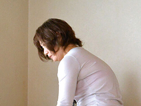 「お母さんをスケベな目で見ないで！」エロ下着を買ったガチ母とヤレた…イケない関係4時間　サンプル画像15